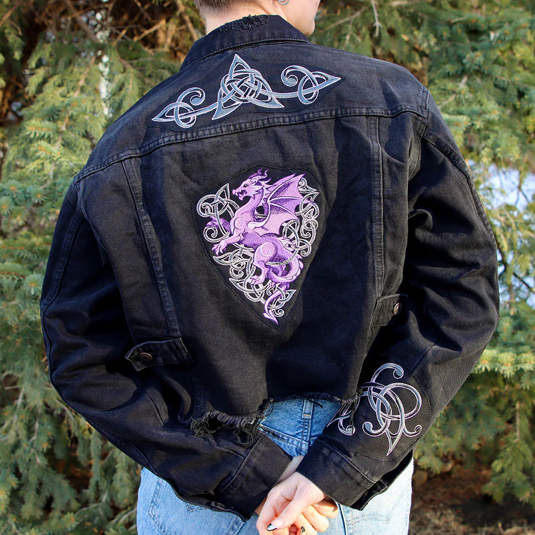 Heraldic Knotwork Dragon Spray - Image 8
